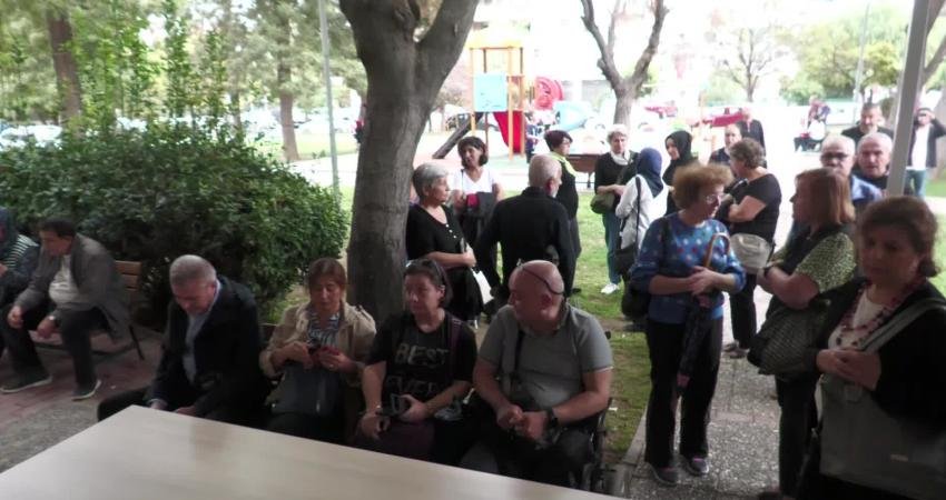 İzmir Depremzedeleri Dayanışma Derneği (İZDEDA) üyeleri, İzmir'de 30 Ekim 2020'de