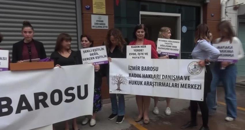 İzmir Barosu Kadın Hakları Merkezi üyeleri, "Boşanmayı değil Kadınlara Yönelik