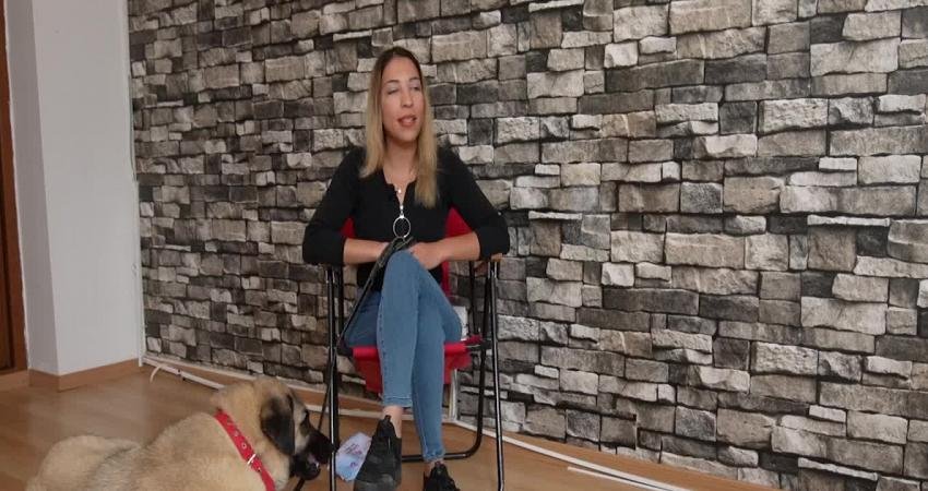 Kadıköy’de barınaktan görme engelli bir köpek sahiplenen Başak Kuş, uygun