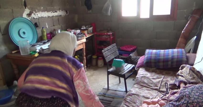 Osmaniye’nin Kadirli ilçesinde tek başına yaşayan 85 yaşındaki Emiş Menziletoğlu,