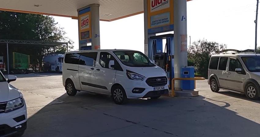 Osmaniye'nin Kadirli ilçesinde vatandaşlar, mazota gelen 2 lira 23 kuruşluk