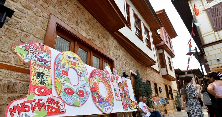 Antalya’da Muratpaşa Belediyesi’nin bu yıl 8’incisini düzenlendiği Uluslararası Kaleiçi Old