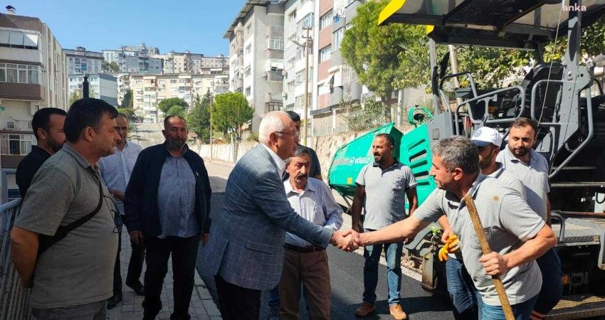 Karabağlar Belediyesi Fen İşleri Müdürlüğü ekipleri, ilçenin dört bir yanında