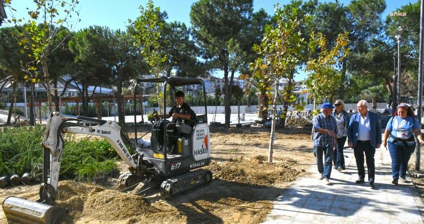 İzmir'in en işlek noktalarından biri olan Üçyol Uğur Mumcu Parkı,