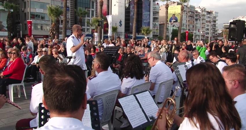 Karşıyaka Belediyesi, Türk müziğinin çağdaş ozanı Barış Manço’nun anısını, 1997
