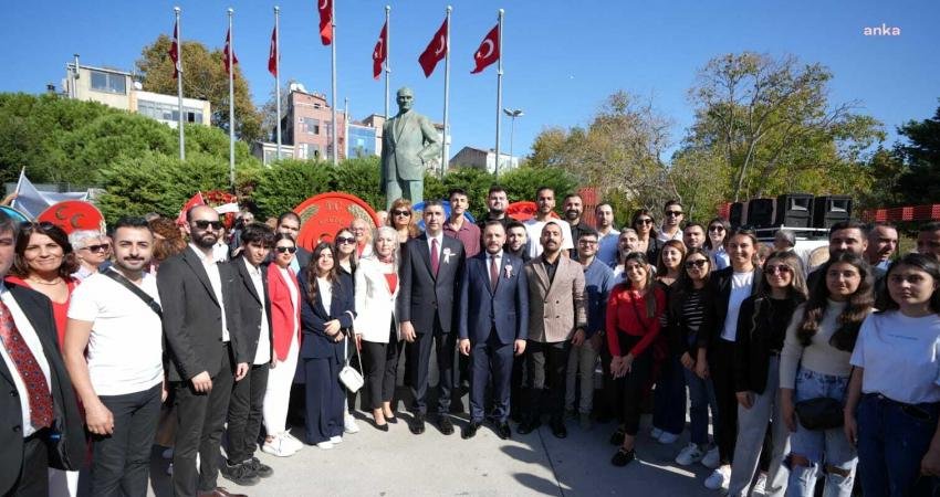 Kartal'da 29 Ekim Cumhuriyet Bayramı kutlamaları kapsamında Kartal Meydanı’nda yer