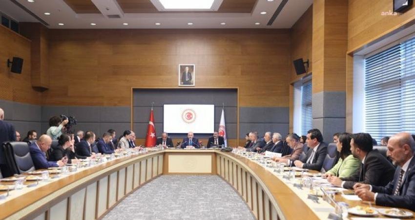 AKP’nin kensel dönüşümde yeni düzenlemeler getiren ve yurttaşların evlerinin kolluk