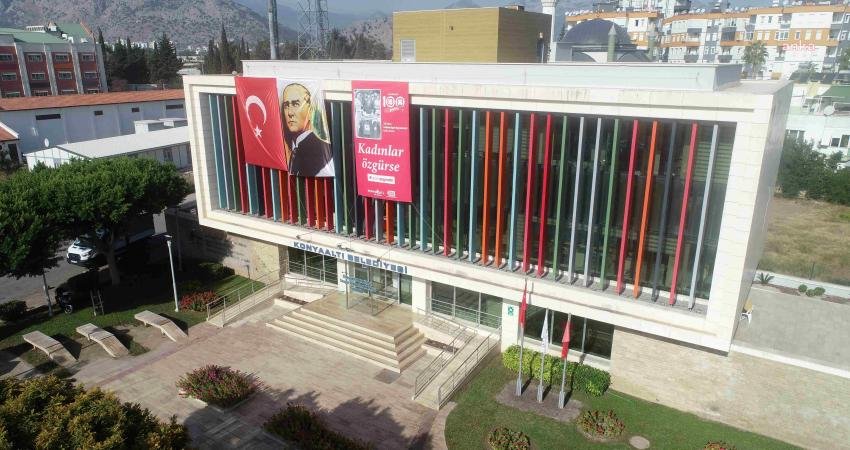 Konyaaltı Belediyesi, "SeninSayende" hashtagi ile Cumhuriyet’in kazandırdığı değerlerin yazılı olduğu