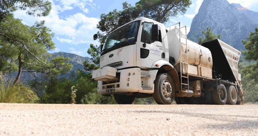 Konyaaltı Belediyesi, kırsal mahallelerden kent merkezine kadar tüm yollarda bakım,