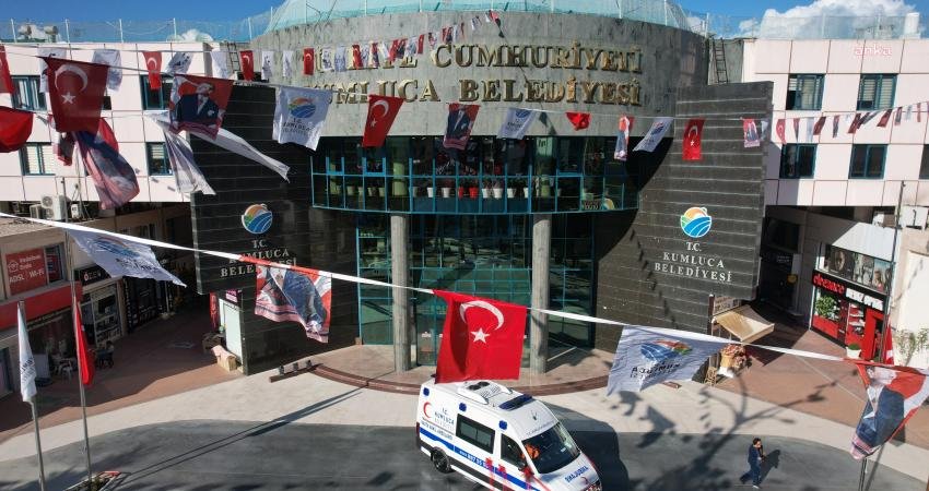 Kumluca Belediyesi, ilçedeki hastaların hastaneye naklinde kullanılması amacıyla yeni ambulans