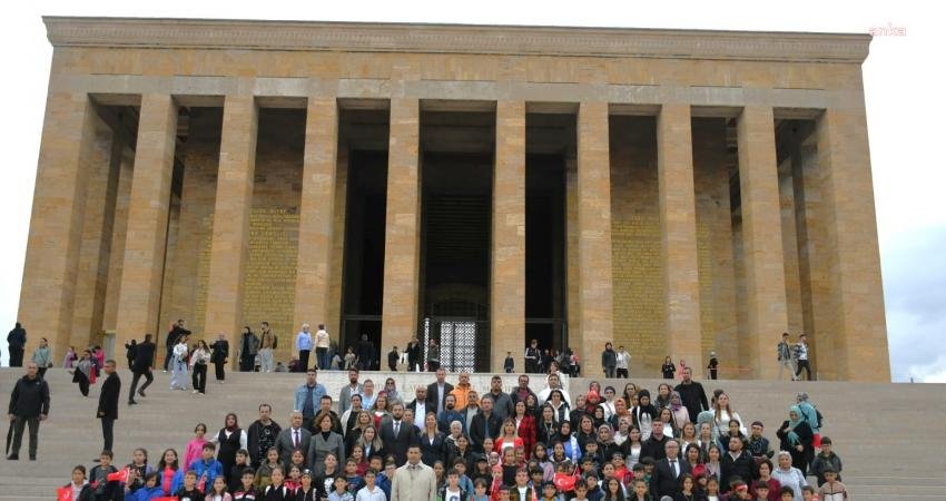 Kuşadası Belediye Başkanı Ömer Günel, Cumhuriyet'in kuruluşunun 100'üncü yıl dönümünde