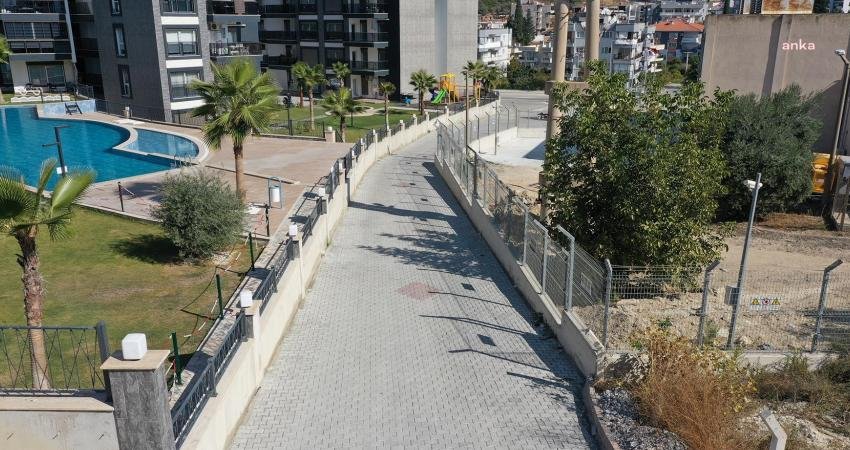 Kuşadası Belediyesi Fen İşleri Müdürlüğü’ne bağlı ekipler tarafından kent genelinde yürütülen yol yapım çalışmaları