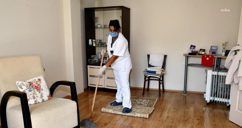 Kuşadası Belediyesi tarafından yaşlı ve engelli vatandaşlara ihtiyaç duydukları bakımı