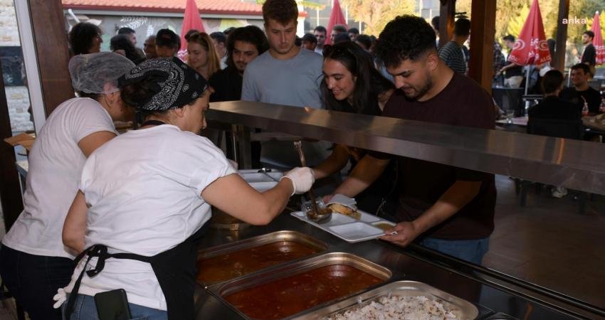 Kuşadası Belediyesi, kentte öğrenim gören üniversite öğrencileri için ücretsiz akşam