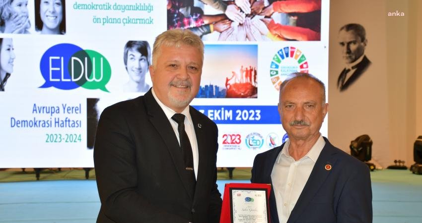 Lüleburgaz’ın mahalle ve köy muhtarları, Lüleburgaz Belediyesi’nin düzenlediği yemekte bir