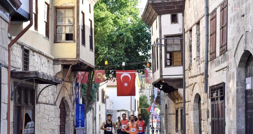 Mersin Büyükşehir Belediyesi, Cumhuriyet’in 100. yıl dönümünü düzenlediği etkinliklerle coşkuyla