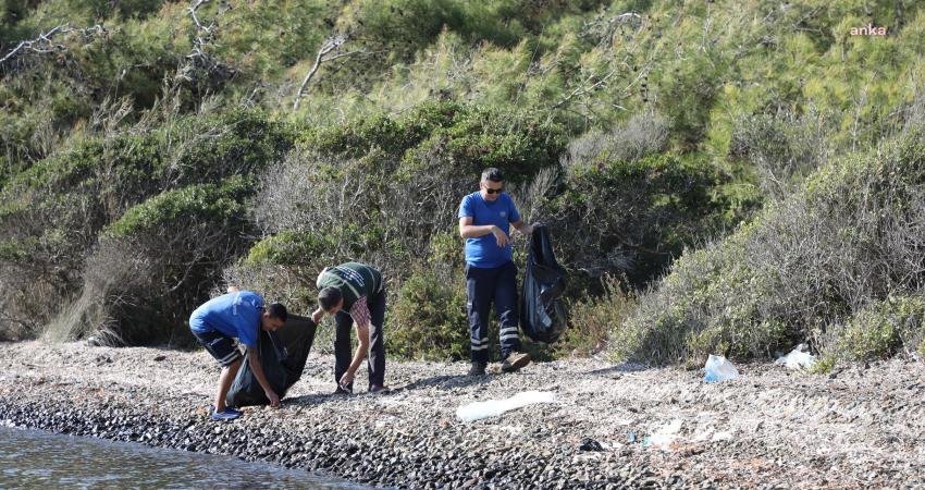 Muğla Büyükşehir Belediyesi ekipleri Gökova Körfezinde araç yolu olmayan koylarda