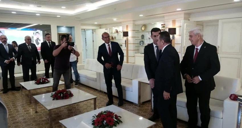 Antalya Büyükşehir Belediye Başkanı Muhittin Böcek, Muhtarlar Günü’nü kutladı. 'Çalışma