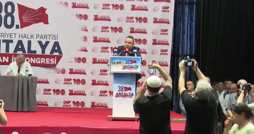 CHP Antalya İl Kongresi’nde konuşan Antalya Büyükşehir Belediye Başkanı Muhittin