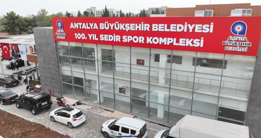 Antalya'da geçmiş dönemin yarım kalan projelerinden 100. Yıl Sedir Spor