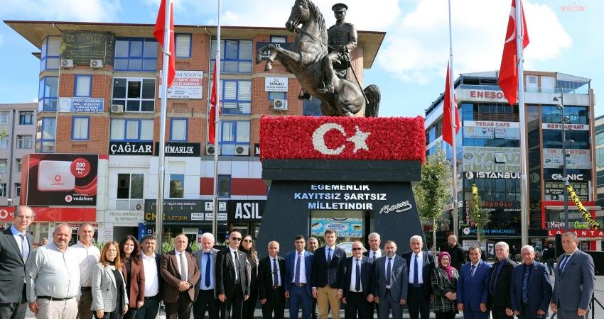 Çerkezköy'de 19 Ekim Muhtarlar Günü, Cumhuriyet Meydanı’nda düzenlenen çelenk töreni