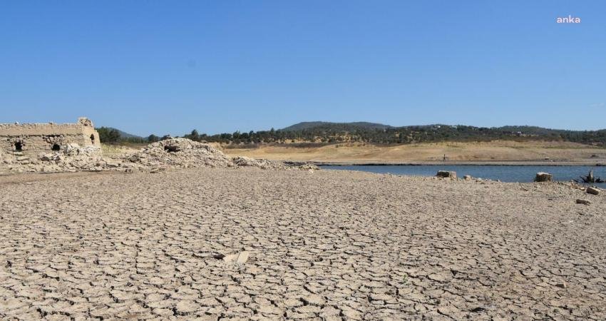Bodrum Mumcular Mahallesi'nde bulunan baraj, içerisindeki suyun tükenmesi nedeniyle kapatıldı.