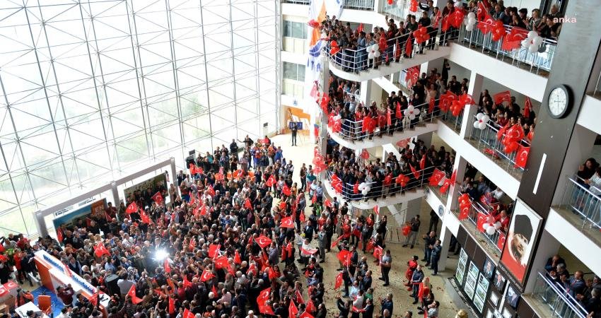 Muratpaşa Belediyesi, işçilerine Türkiye Cumhuriyeti’nin kuruluşunun 100’üncü yılı dolayısıyla, 4