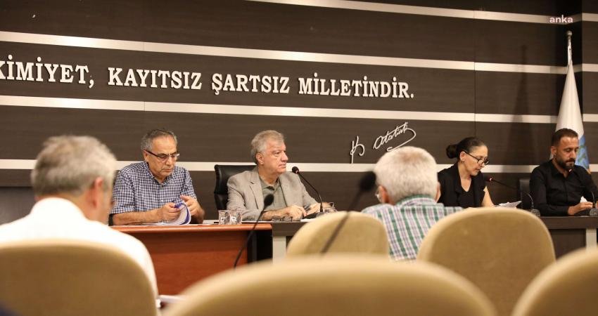 Narlıdere Belediye Meclisi'nin ekim ayı olağan toplantısında konuşan Narlıdere Belediye