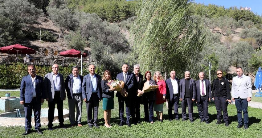 Narlıdere’de, 19 Ekim Muhtarlar Günü nedeniyle kutlama programı gerçekleştirildi. Demokrasi