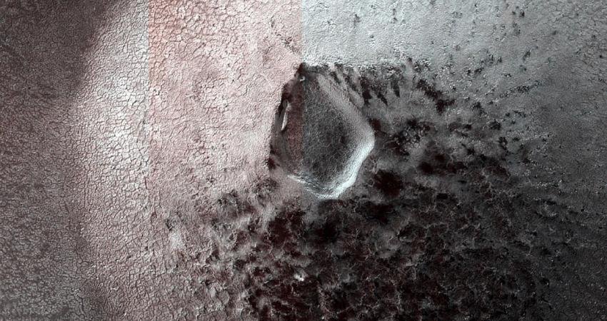 NASA'nın Mars Keşif Yörünge Aracı gezegende araneiform olarak bilinen arazinin