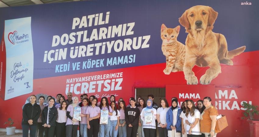 Kumluca Sosyal Bilimler Lisesi Çevre ve İklim Kulübü öğrencileri ve