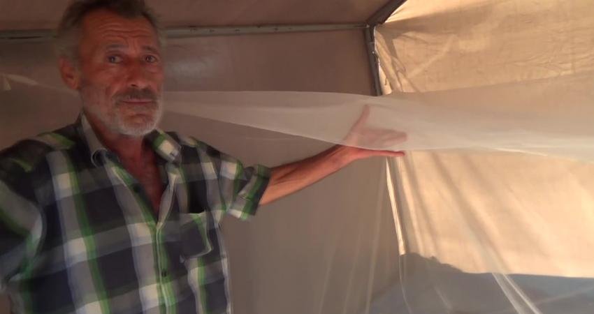 Hatay Erzin’de, 6 Şubat depremlerinden etkilenen Özlü ailesi, Osmaniye’nin Kadirli