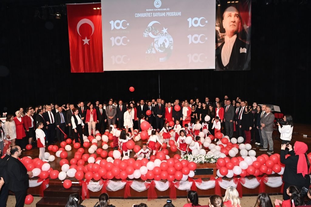 mamakta-cumhuriyetin-100-yili-coskusu