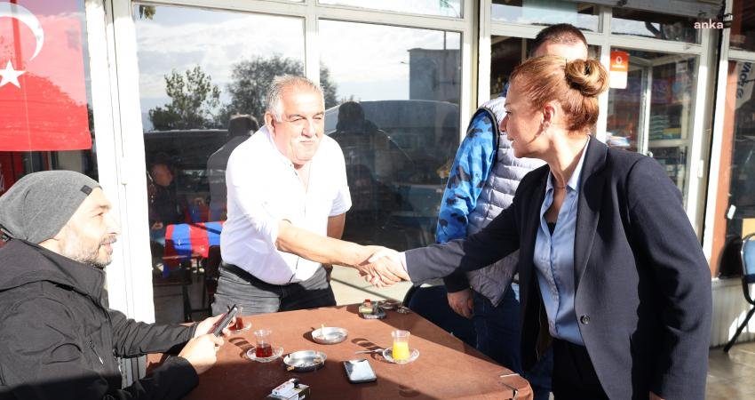 Safranbolu Belediye Başkanı Elif Köse, ilçe halkı ile bir arada