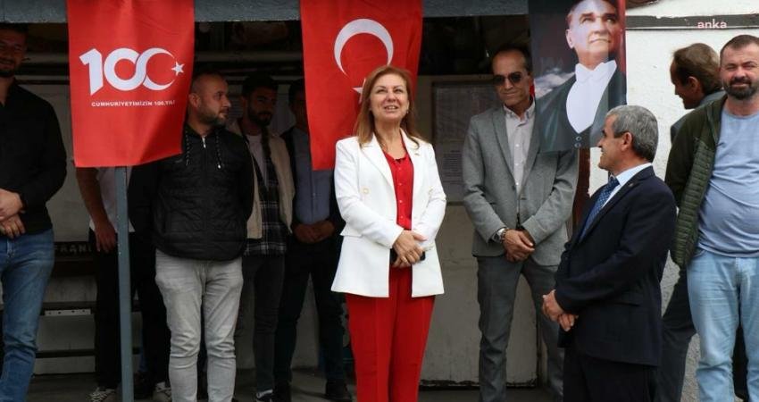 Cumhuriyet’in 100. yılını coşku ile kutlamaya hazırlanan Safranbolu’da minibüs durağı,