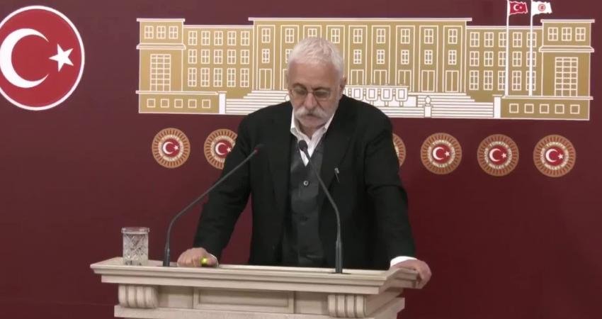Hatibimiz Sırrı Sakık kanun maddesi üzerine konuşmasını tamamladıktan sonra Meclis
