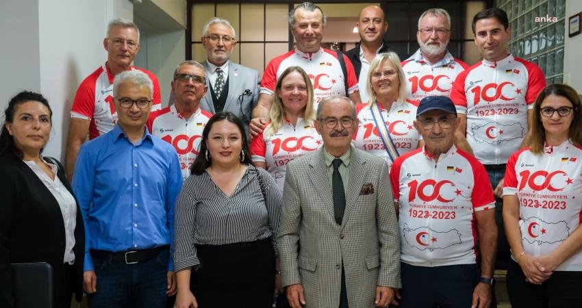 Almanya Köln Türk Alman Dostluk Derneği üyeleri, Cumhuriyet'in 100. yılı