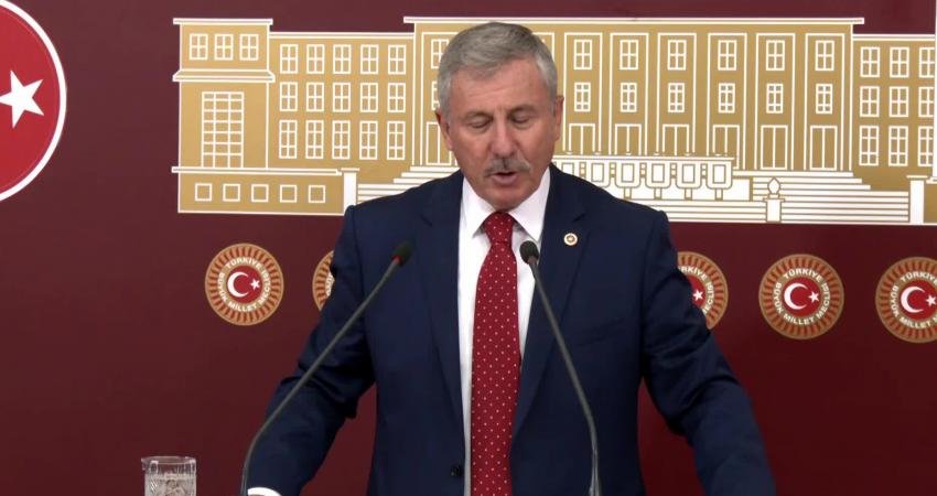Saadet Partisi Grup Başkanı Selçuk Özdağ, çalışmayan emeklilere bir defaya