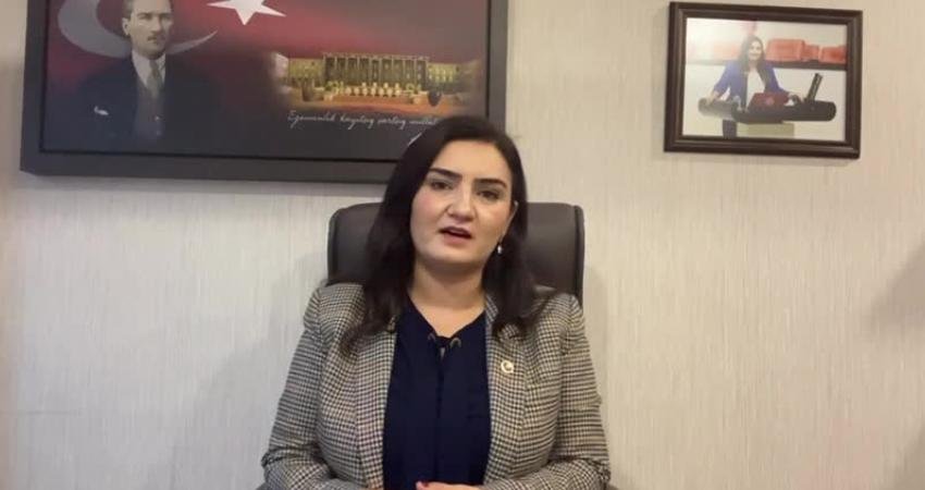 CHP İzmir Milletvekili Sevda Erdan Kılıç, satranç oyuncusu Kübra Öztürk