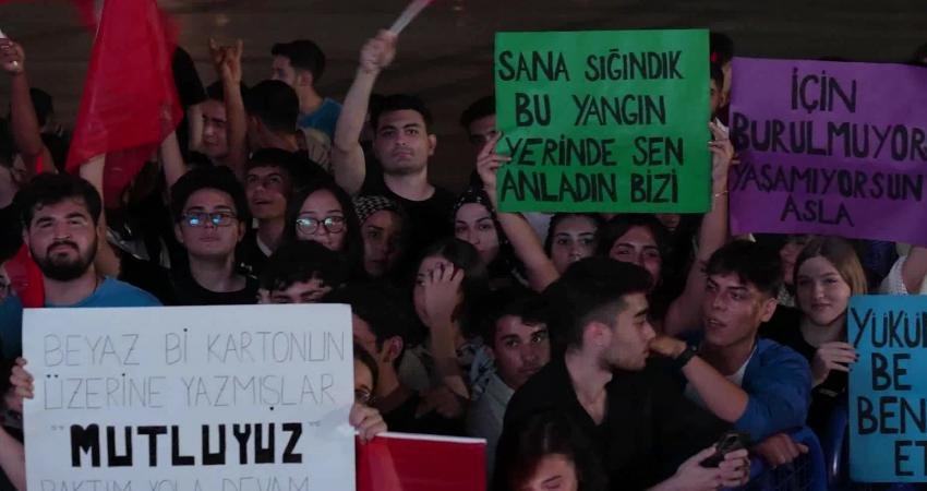 Seyhan Belediyesi’nin Cumhuriyetin kuruluşunun 100.yılı dolayısıyla düzenlediği kutlama etkinlikleri, Emir