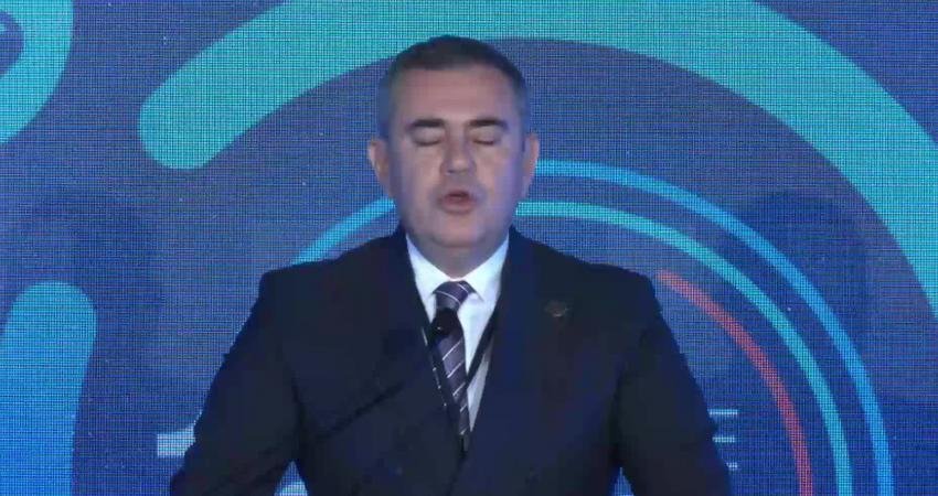 Türk Eczacıları Birliği (TEB) Başkanı Eczacı Arman Üney, 16. Türkiye