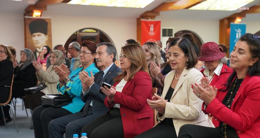 Tepebaşı Belediyesi tarafından Kadın Bakışıyla Cumhuriyetin 100’üncü Yılı paneli gerçekleştirildi.