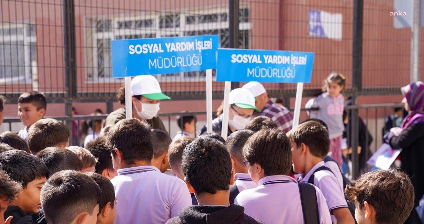 Tepebaşı Belediyesi’nin ilköğretim kurumundaki öğrenciler için başlattığı beslenme desteği devam