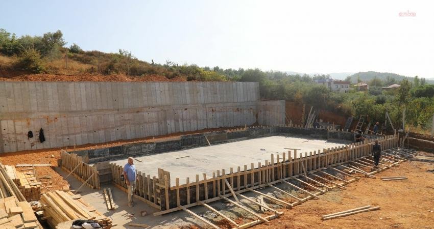 Turgutlu Belediyesi Fen İşleri Müdürlüğü ekipleri kentin farklı noktalarında yaz