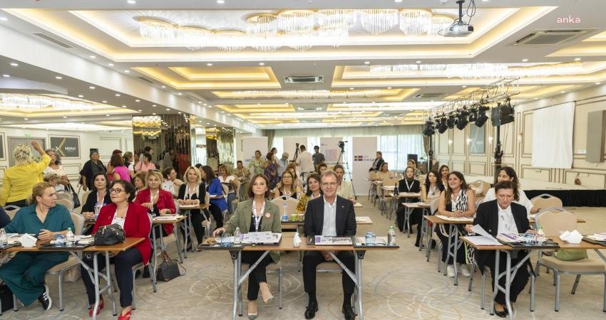 Mersin Büyükşehir Belediye Başkanı Vahap Seçer, Kadın Adayları Desteleme Derneği