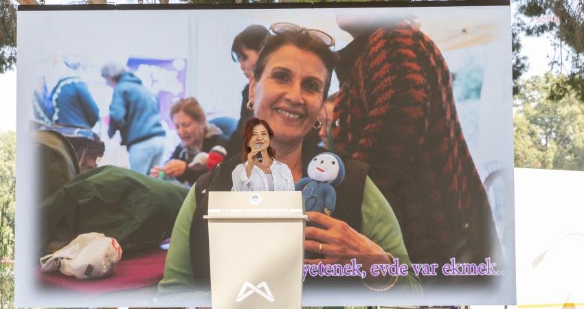 Mersin Büyükşehir Belediye Başkanı Vahap Seçer ve Mersinden Kadın Kooperatifi