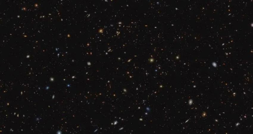 Tahminen 200 milyar trilyon yıldız barındırmasına rağmen, uzay neden bu