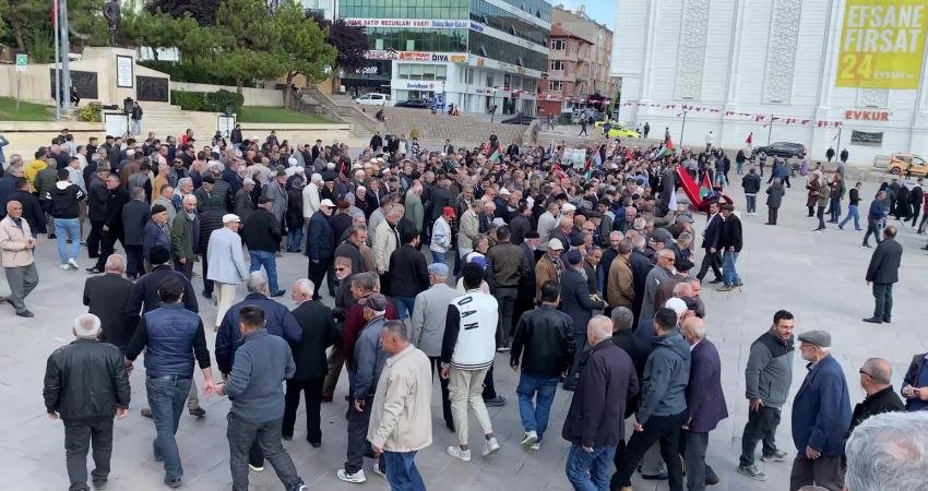 Yozgat’ta Sivil İnisiyatif Platformu, İsrail’in Gazze’ye yönelik saldırılarını protesto etti.