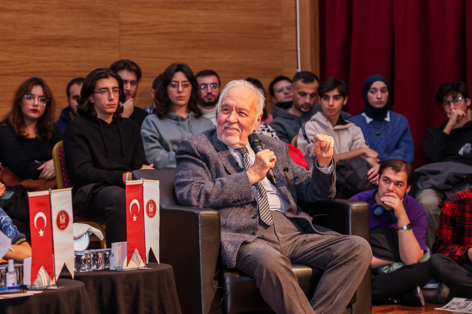 Tarihçi-Yazar ve Akademisyen Prof. Dr. İlber Ortaylı, Keçiören Belediyesinin düzenlediği