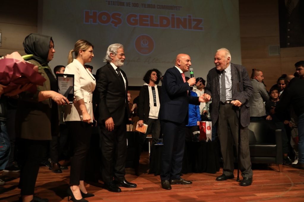 ilber-ortaylinin-keciorendeki-soylesisi-yogun-ilgi-gordu
